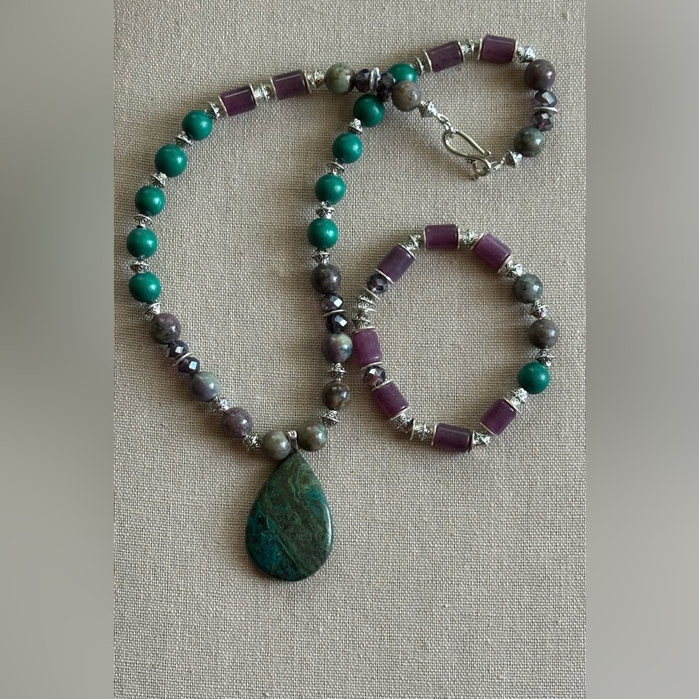 20-1/2 inch Ruby Zoisite gemstone bead Necklace NWOT